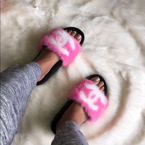 Pink fur sandals
